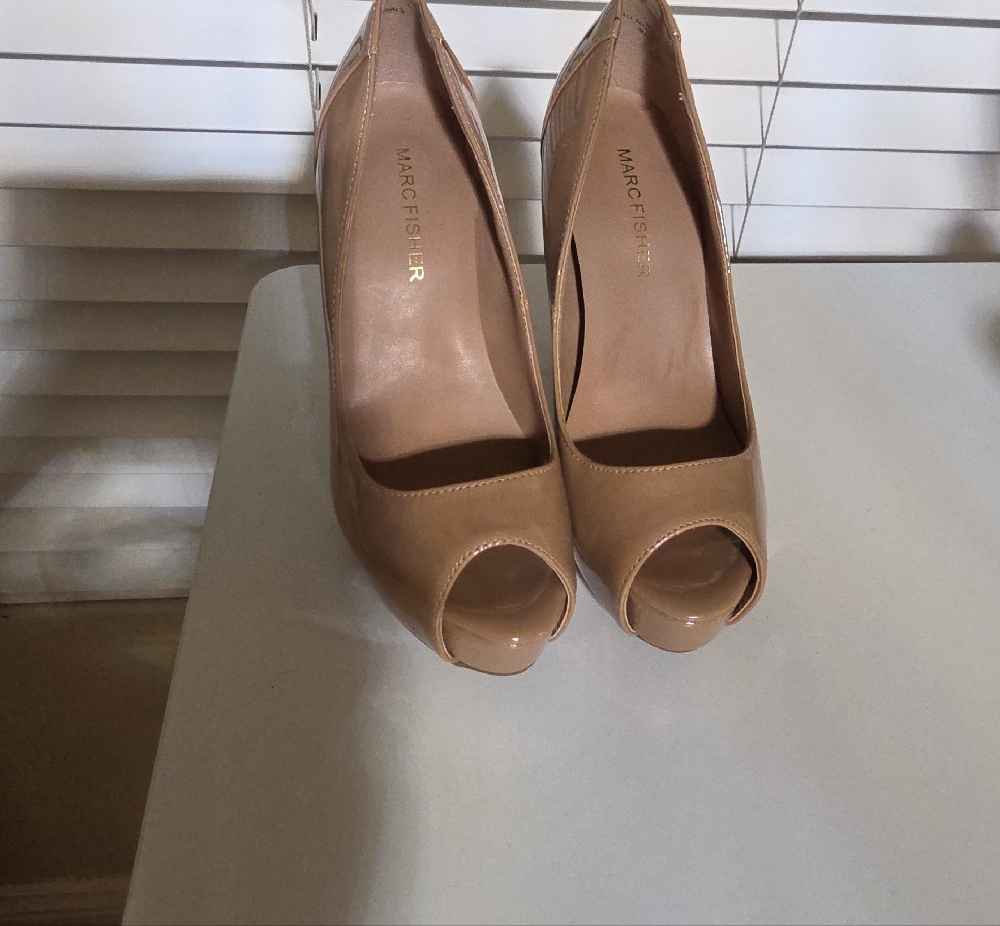 Marc Fisher Beige Patent Leather Peep-Toe Stiletto Heels 5 Inch 1/2 Platform